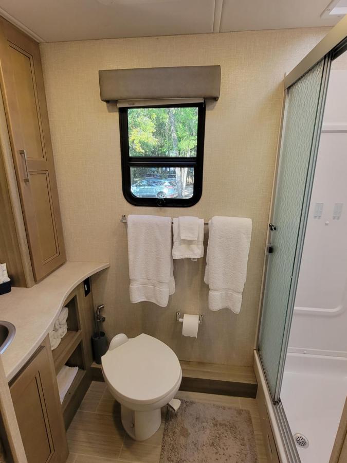 River Safaris, Stationary Class A Motorcoach, Old Homosassa Exterior foto